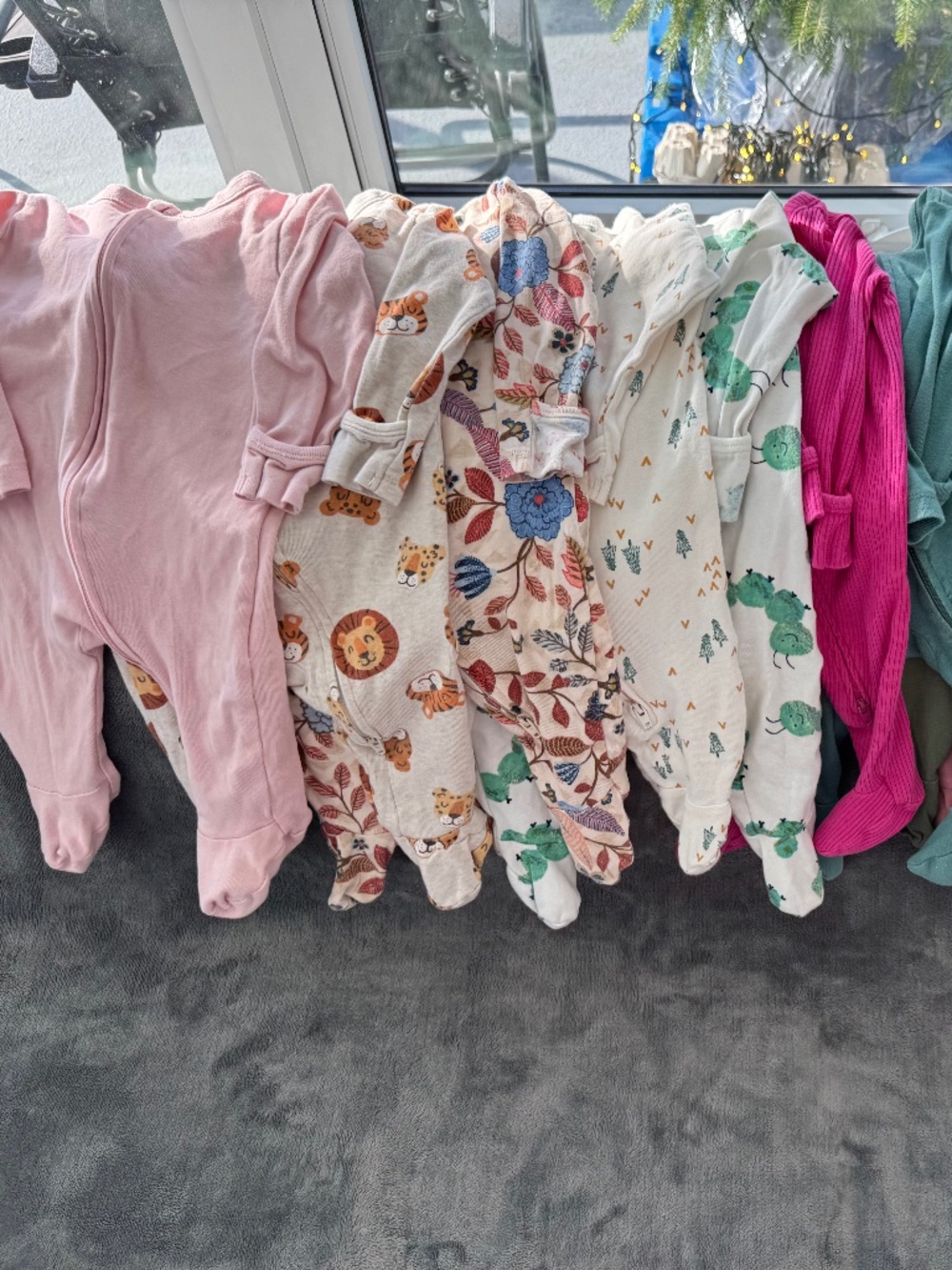 Old navy footed sleepers (sleep and play)